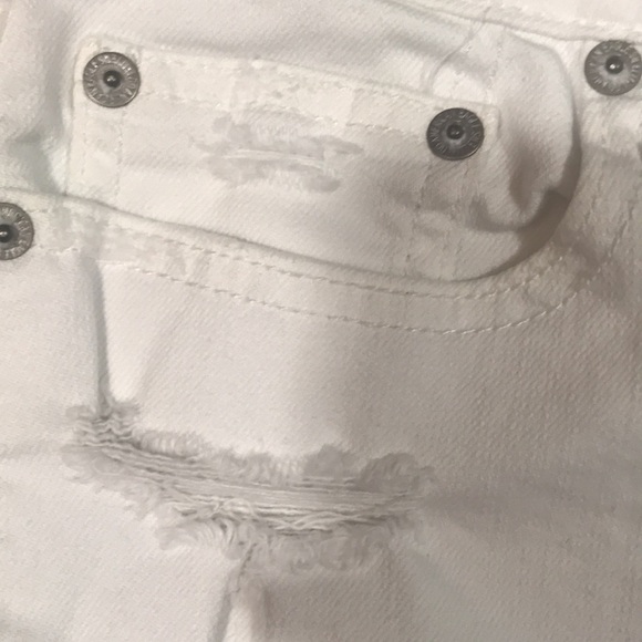American Eagle White Distressed Stretch Denim Skirt. Size 2 - Picture 9 of 9